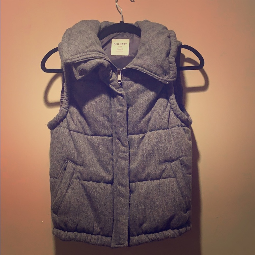Old navy quilted vest. Size small